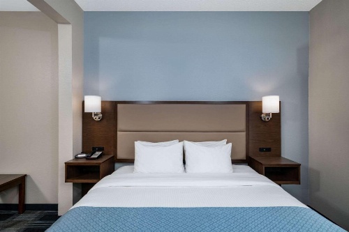 Holiday Inn Express Mobile I 65 image 28