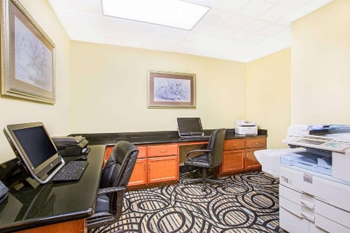 Holiday Inn Express Mobile I 65 image 34