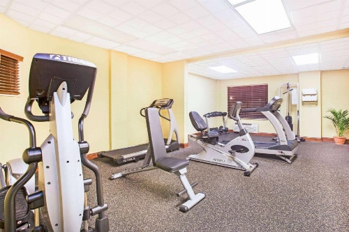 Holiday Inn Express Mobile I 65 image 35