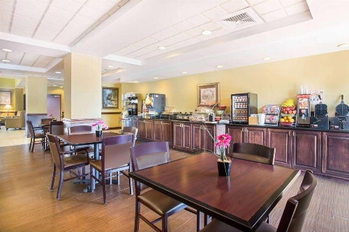 Holiday Inn Express Mobile I 65 image 36